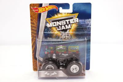 Машинка Hot wheels Monster Jam Бетмен (bhp37 drr77-ja30)